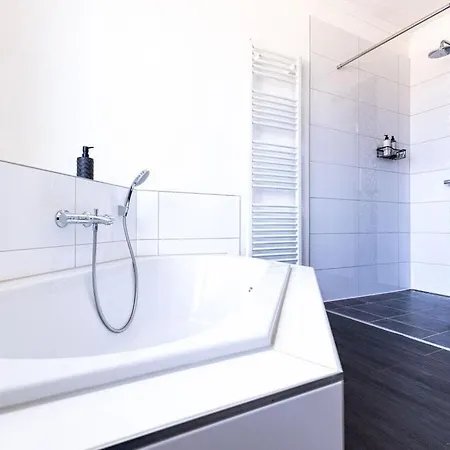 For 6 Modern Retreat Holiday home